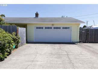 744 Kingwood St, Florence, OR 97439