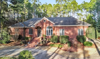 214 Plantation Dr, Southern Pines, NC 28387