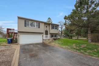 4215 Sweitzer Rd, Algonquin, IL 60102