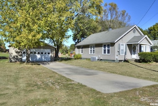 1022 E Oak St, Macomb, IL 61455