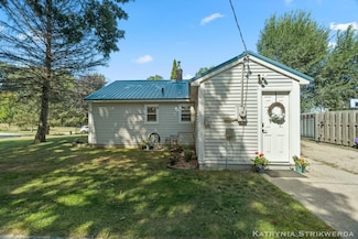 14758 152nd Ave, Grand Haven, MI 49417