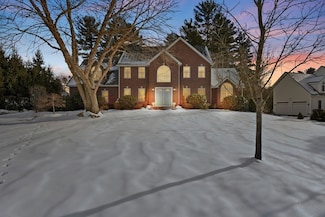 8 Nutmeg Ln, South Easton, MA 02375