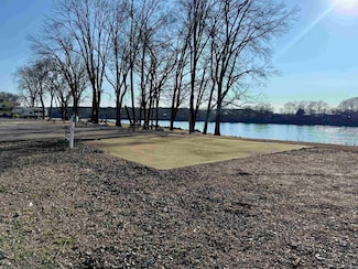 1215 Arnold Ln, Savannah, TN 38372