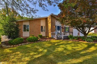 1817 Elmhurst Dr, Whitehall, PA 18052