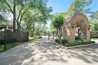 4 Fairway Oaks Place, Spring, TX 77380
