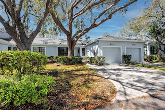 944 San Carlos Ct NE, Saint Petersburg, FL 33702
