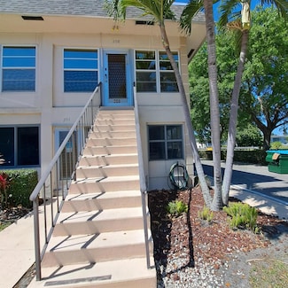 208 Stratford O, West Palm Beach, FL 33417