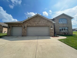 1349 W Parliament St, Crete, IL 60417
