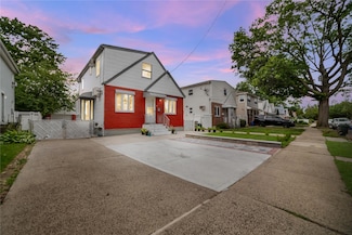 81-56 264th St, Glen Oaks, NY 11004