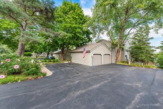 321 Shoreline Rd Unit B, Lake Barrington, IL 60010