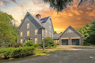 12 Pheasant Ln, Topsfield, MA 01983