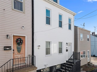 2818 Edwards Way, Pittsburgh, PA 15203
