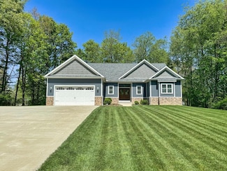 240 N Ridge Heights Dr, Howard, OH 43028