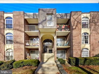 3334 Woodburn Village Dr Unit 31, Annandale, VA 22003