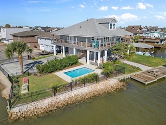 160 Tarpon St, Bayou Vista, TX 77563