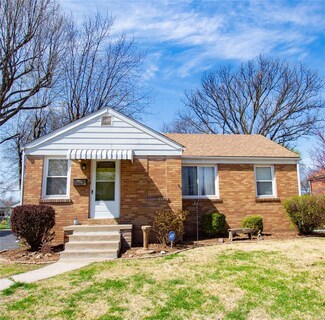 506 Doerr St, Roxana, IL 62084