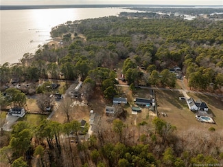 1567 Fleming Rd, Hayes, VA 23072