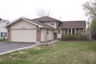 1N075 Darling St, Carol Stream, IL 60188