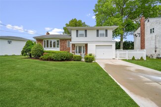 6 Poppy Dr, Massapequa Park, NY 11762