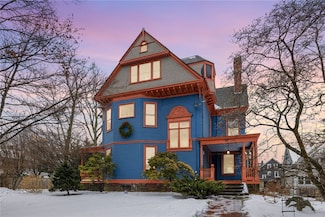 35 Larch St, Providence, RI 02906