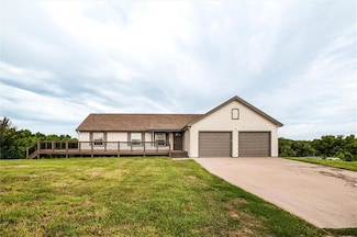 20474 Orchard Ln, Saint Joseph, MO 64505