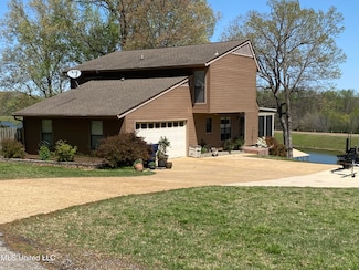 4858 Victoria Dr, Nesbit, MS 38651