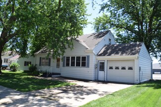 911 Maplecrest Dr, Harlan, IA 51537