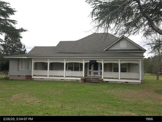 111 N Poplar St, Butler, GA 31006