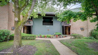 233 Medford Ct Unit B, Manalapan, NJ 07726