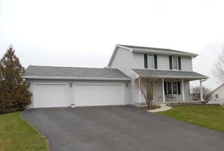120 Windward Ln, Rochelle, IL 61068