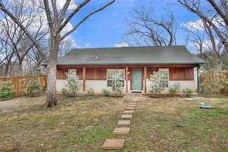 1538 County Road 1200, Savoy, TX 75479