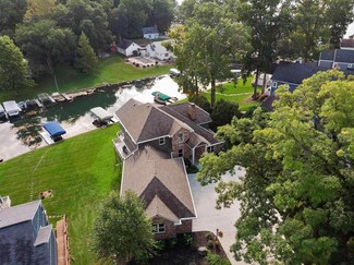 1114 Shore Ln, Syracuse, IN 46567