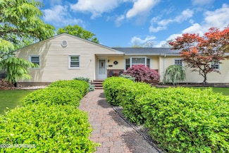 5 Westbrook Cir, Howell, NJ 07731