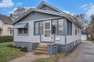 251 E 13th St, Holland, MI 49423