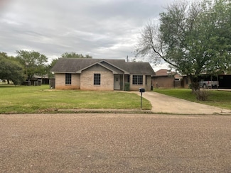 706 W Kohler St, Hebbronville, TX 78361
