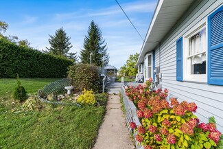 1011 Donald Ct, Cheboygan, MI 49721