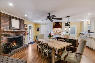 1130 Lake Dr, Roswell, GA 30075