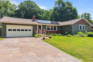 2 Meadow Rd, South Burlington, VT 05403