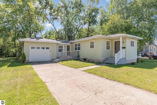 902 E Bennett Ave, Mount Pleasant, MI 48858