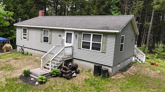32 Callahan Rd, Oxford, ME 04270