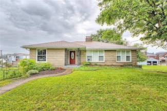 8 S 5th St, Youngwood, PA 15697