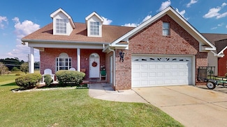 242 Princeton Dr, Dothan, AL 36301