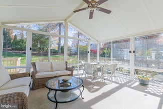 30 Palo Ln, Newark, DE 19702