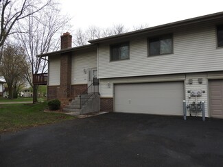 692 E 143rd St, Burnsville, MN 55337