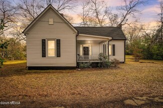 630 S Railroad St, Shady Dale, GA 31085