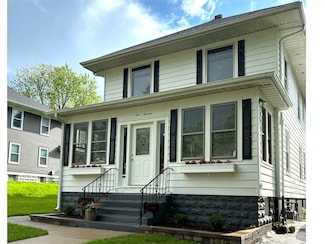 113 S 6th St, Saint Charles, IL 60174