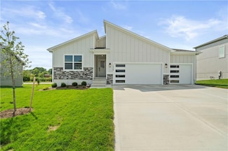 1925 SW Merryman Dr, Lee's Summit, MO 64082