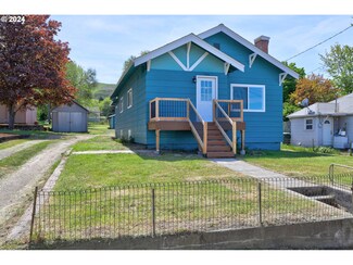 2302 E 10th St, the Dalles, OR 97058