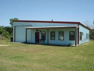 83 Elizabeth Dr, Bay City, TX 77414