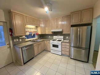 1374 Anderson Ave Unit 1, Fort Lee, NJ 07024